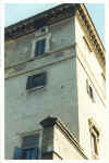 Particolare del cornicione di Palazzo Sacchetti lato Lungotevere.